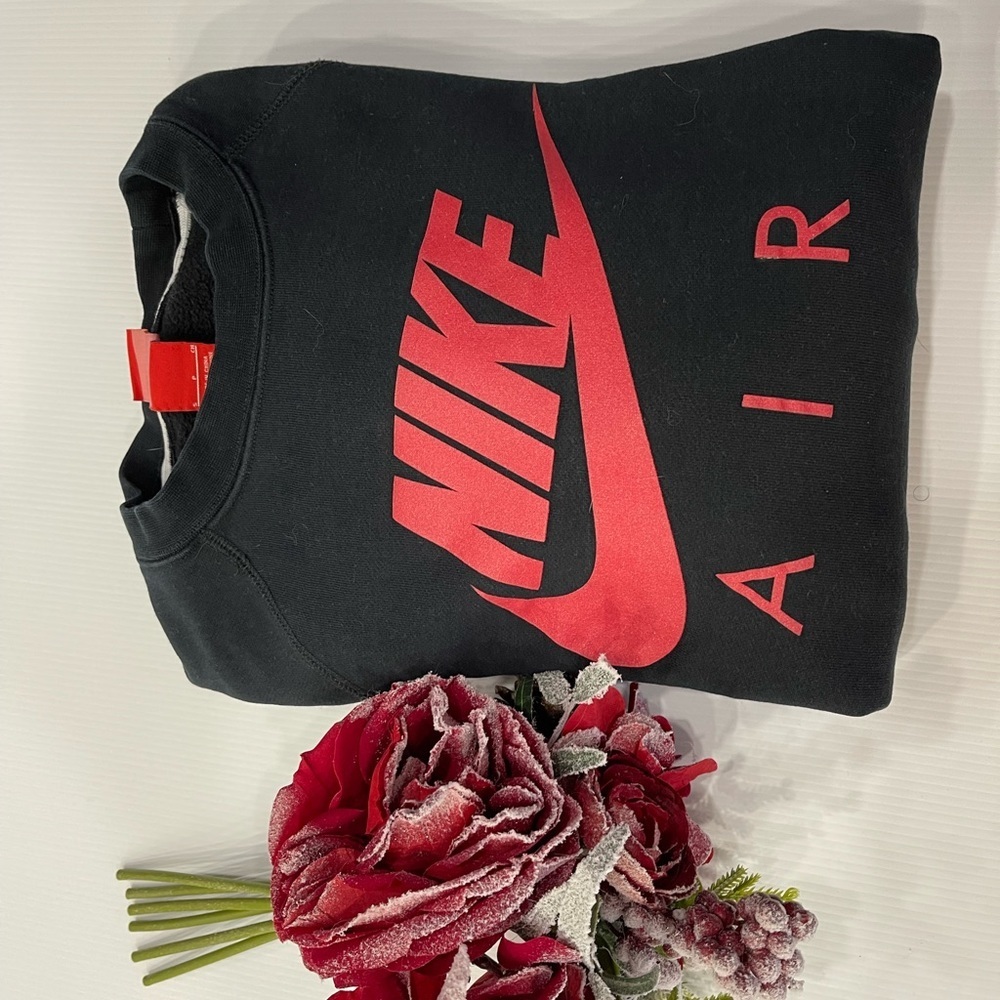 T22- Nike Black with red neckline shirt size S